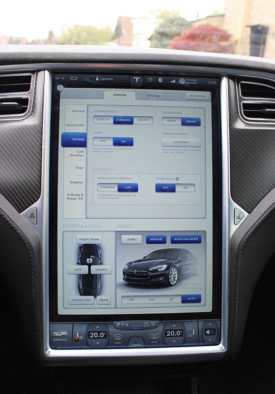 FET_Liebhaverboligen_Liebhaverbilen_Test_Tesla skærm