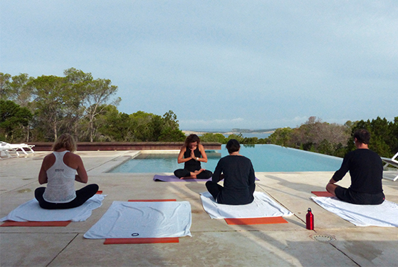 FET_Rejsereportage_Ibiza_Retreat_Detox_Ophold_morgenyoga