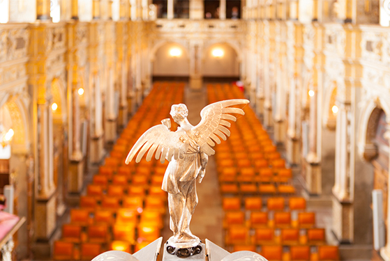 Frederiksborg Castle Chapel is a unique building. It features the original decor dating back to Christian IV, and also contains several historical treasures. Whilst large sections of the castle interior were destroyed by in fire in 1859, the chapel survived the event virtually unscathed.