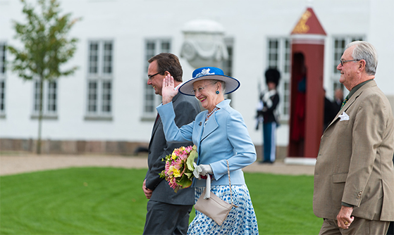 Det 250 år gamle barokanlæg Brede Allé i slotshaven ved Fredensborg Slot har i årene 2009 – 2013 gennemgået en omfattende restaurering, hvormed en væsentlig del af 1700-talsanlægget med dets mange skulpturer er genopstået i al sin pragt.