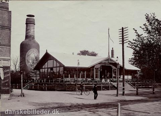 FET_Tuborg-flaske-og-ølhal-fra-1890.-Foto-Lokalhistorisk-arkiv