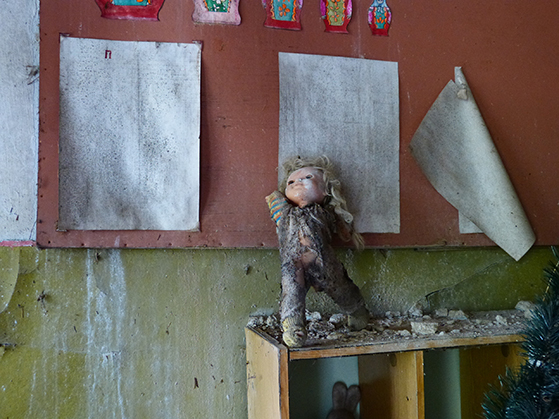 FET_Tjernobyl_Beboerne-fik-tre-timer-til-at-pakke-deres-ting.-Meget-blev-efterladt.-Her-er-vi-i-en-børnehave.