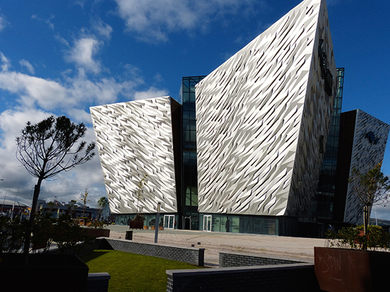 FET_Belfast_Det-nye-Titanic-oplevelsescenter-er-flot-i-arkitekturen