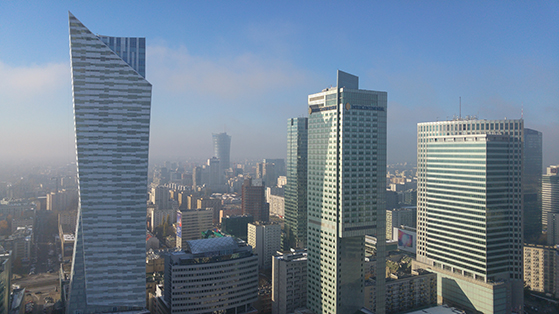 FET_Warszawas-skyline-kan-ses-fra-taghaven-oven-på-Universitetsbiblioteket.-Foto-Pixabay